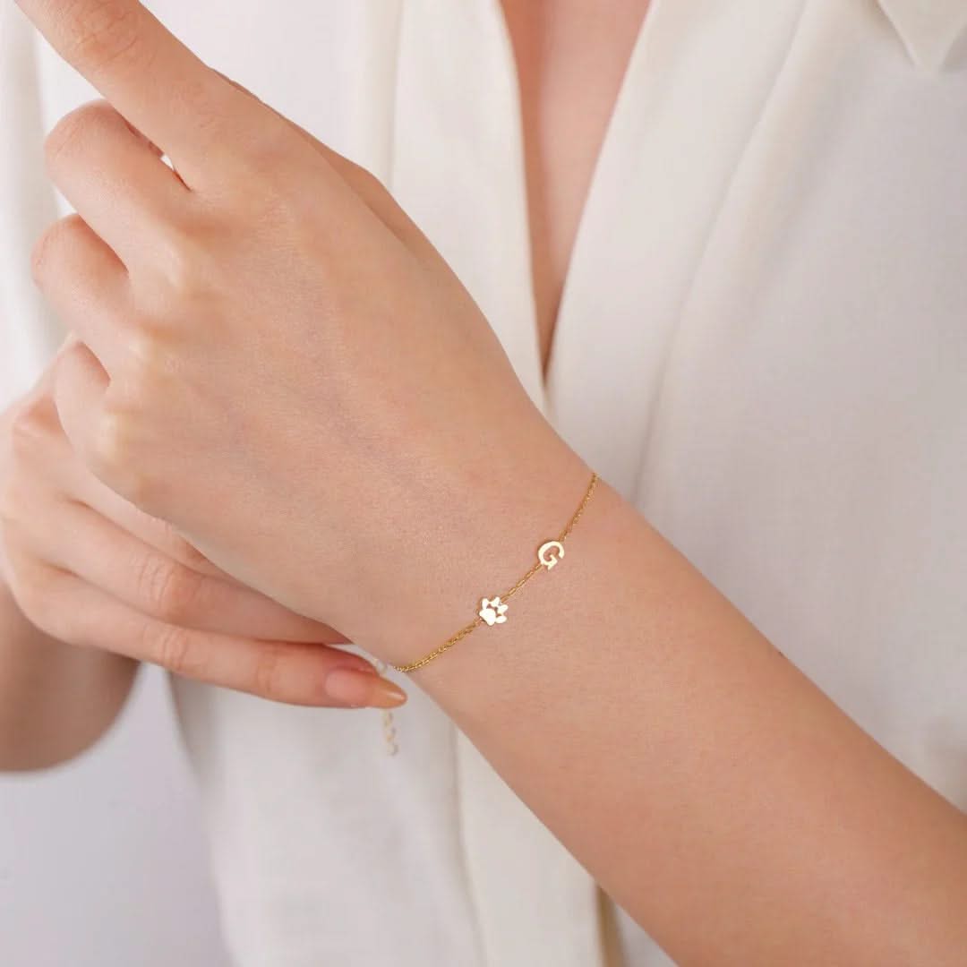 Personalized bracelet with side initials