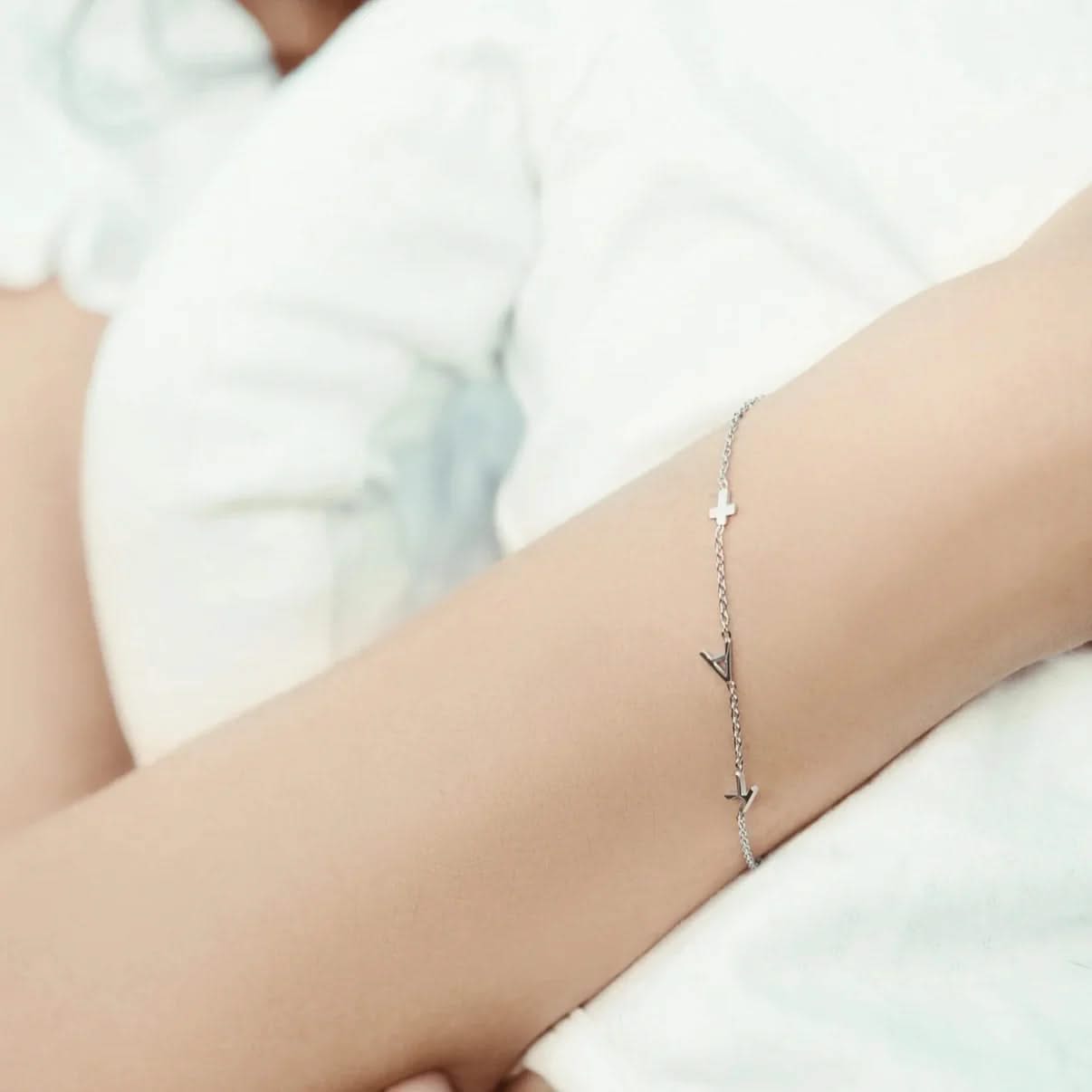 Personalized bracelet with side initials